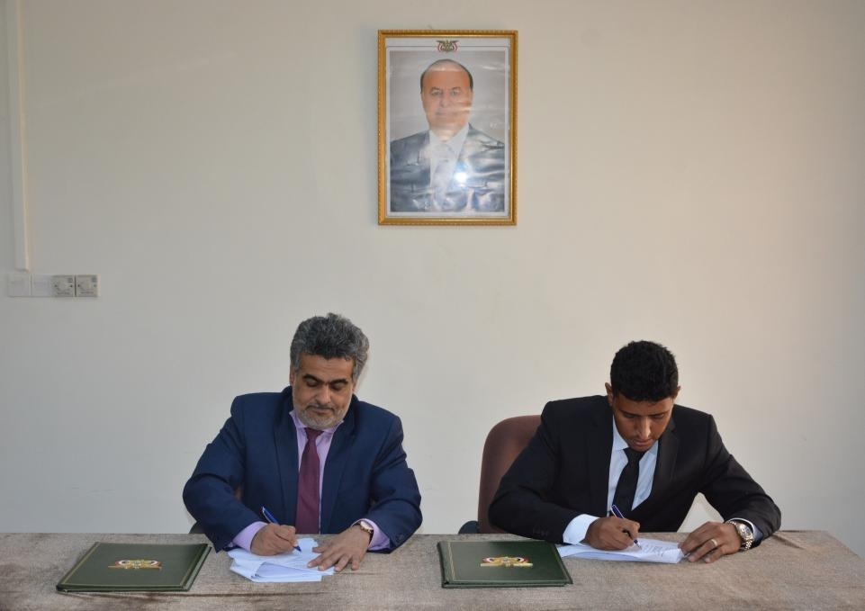  نائب وزير التخطيط يوقع الاتفاقية الأساسية مع منظمة رحمة الإغاثية 