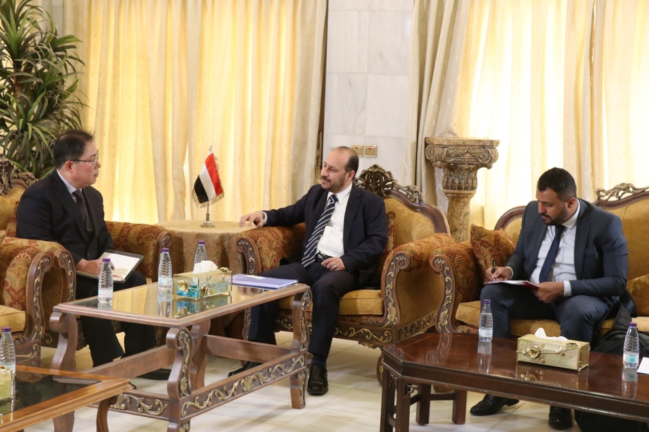  وزير التخطيط يبحث مع السفير كيم بيونج إعادة تفعيل المشاريع التنموية الممولة من الحكومة الكورية 