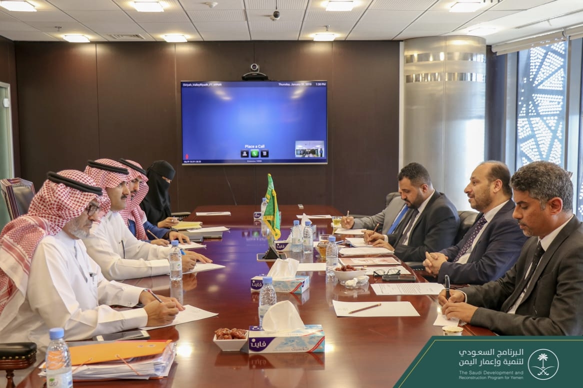  وزير التخطيط يلتقي سفير خادم الحرمين الشريفين لدى اليمن 