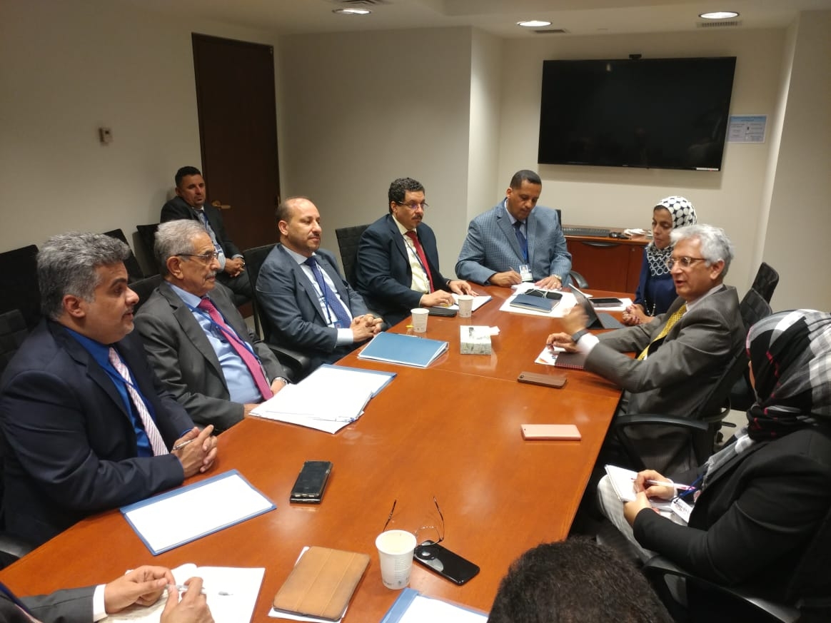 وزير التخطيط والتعاون الدولي يلتقي المدير التنفيذي في البنك الدولي 
