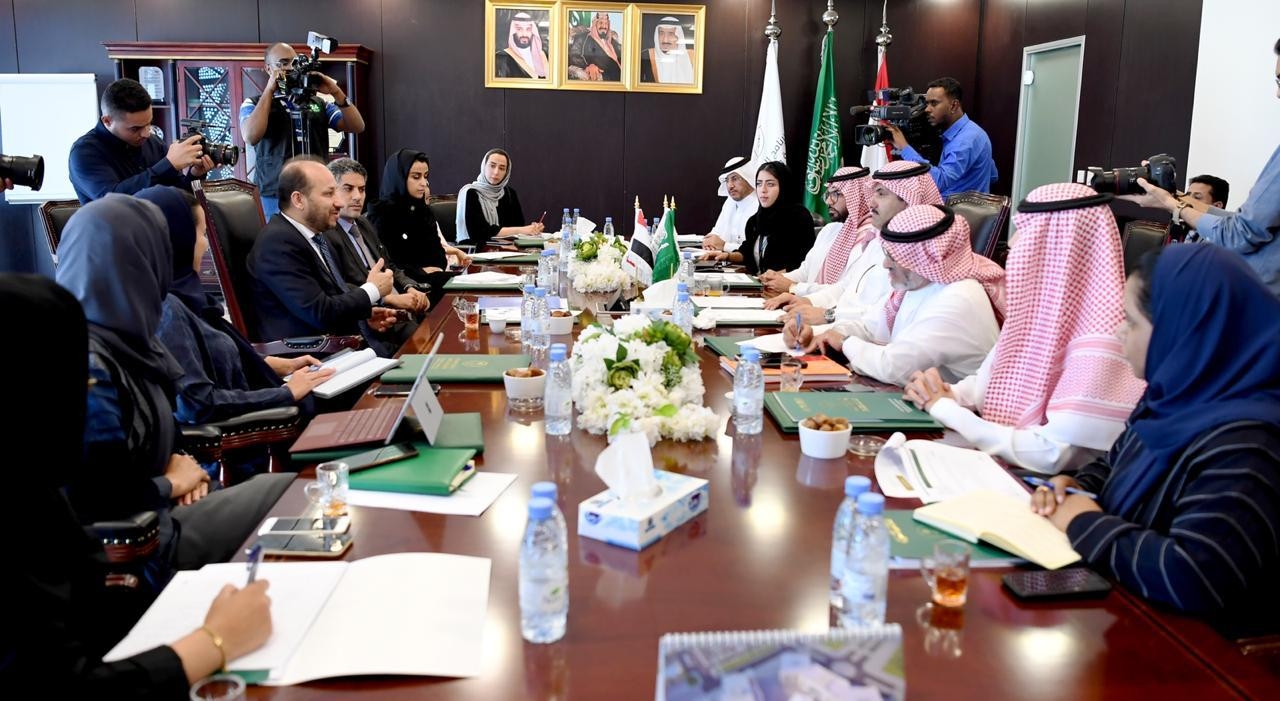  الوزير العوج والسفير آل جابر يبحثان مشاريع التنمية والإعمار في اليمن 