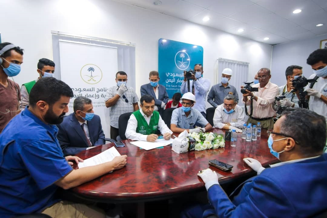  تدشين عدد من مشاريع الطرقات في عدن بدعم من البرنامج السعودي 