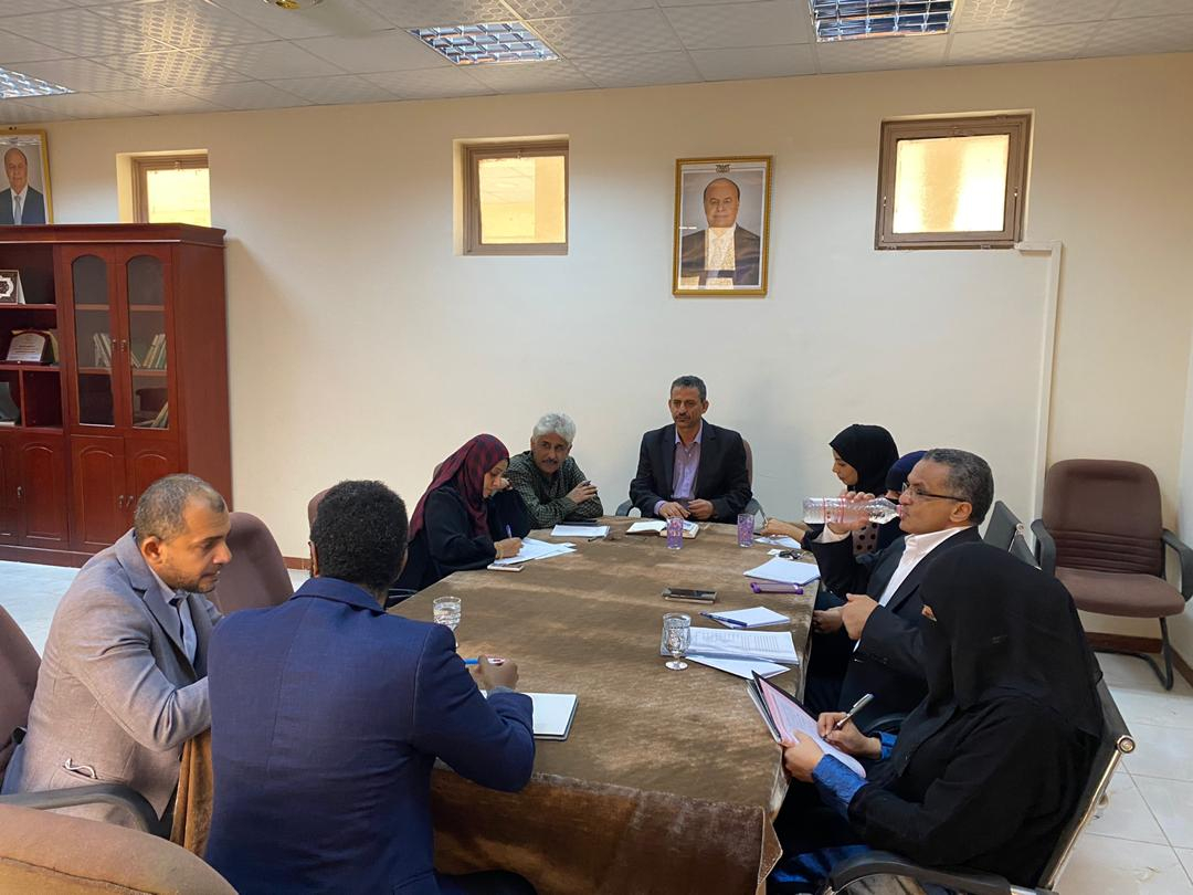 مساعد وكيل وزارة التخطيط منصور زيد يجتمع باللجنة الدولية للصليب الاحمر والوحدة التنفيذية للنازحين 