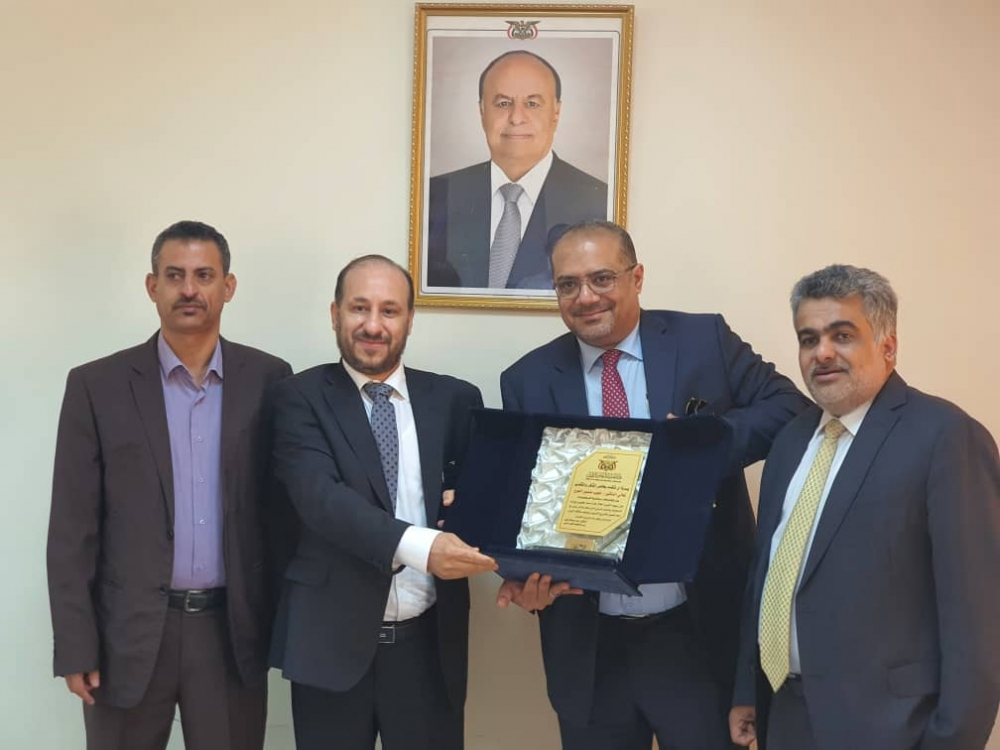 الوزير باذيب يتسلم وزارة التخطيط والتعاون الدولي من الوزير العوج