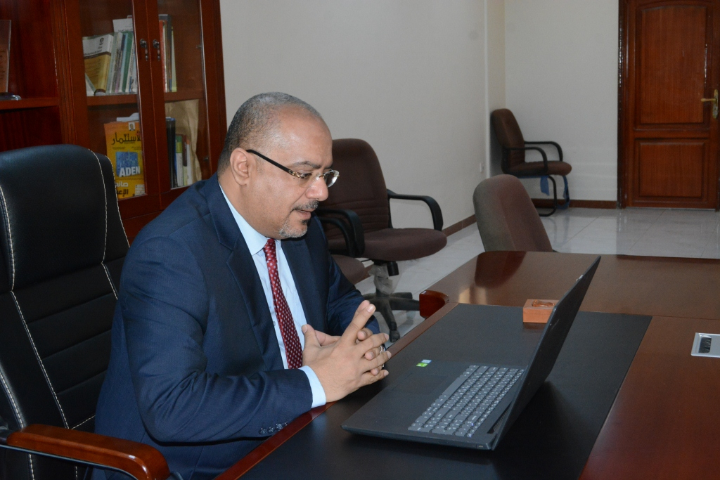  وزير التخطيط يبحث مع نائب السفير البريطاني تعزيز أوجه التعاون المشترك بين البلدين 