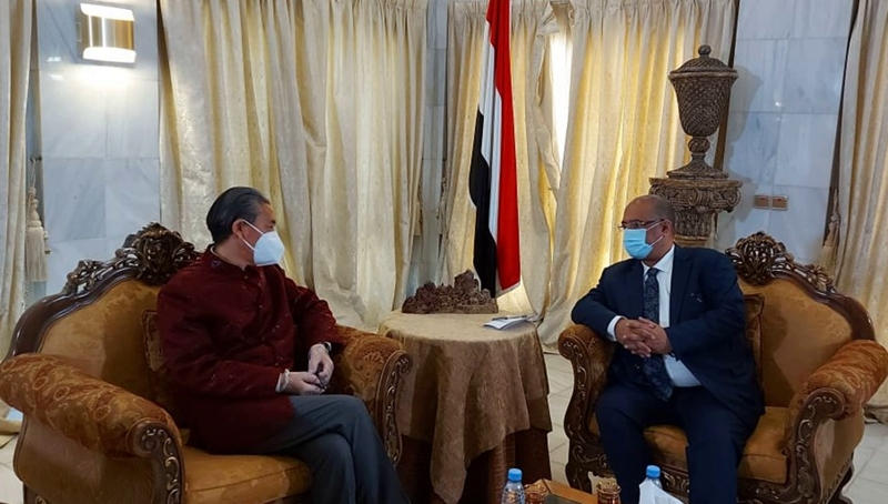 وزير التخطيط يبحث مع السفير الصيني التعاون الثنائي في المجالات الاقتصادية والعلمية و الفنية