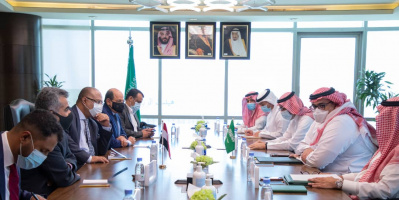  باذيب يبحث مع نظيره السعودي إمكانية الاستفادة من برامج بناء القدرات وتبادل الخبرات
