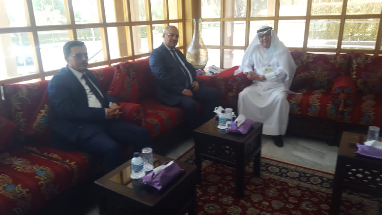  باذيب يبحث مع مدير المعهد العربي تأهيل كوادر وزارة التخطيط