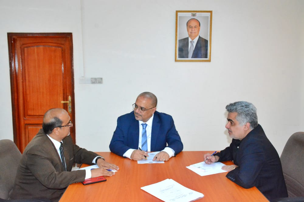  وزير التخطيط يناقش مع رئيس جامعة شبوة دعم الجامعة ضمن البرامج الدولية