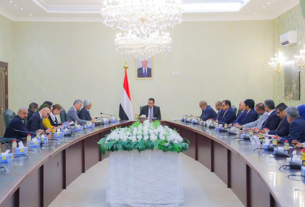  جلسة مباحثات في عدن بين الحكومة برئاسة رئيس الوزراء وقيادة البنك الدولي ومؤسسة التمويل الدولية