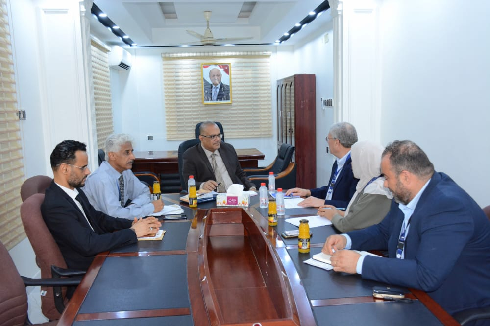  باذيب يبحث مع الهجرة الدولية الجوانب المتصلة باستقبال وايواء اللاجئين الافارقة