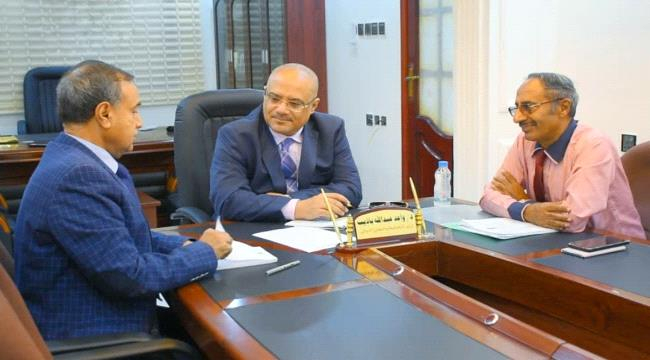 باذيب يناقش مع لصور استكمال إجراءات تنفيذ مشروع المستشفى التعليمي الجامعي في عدن