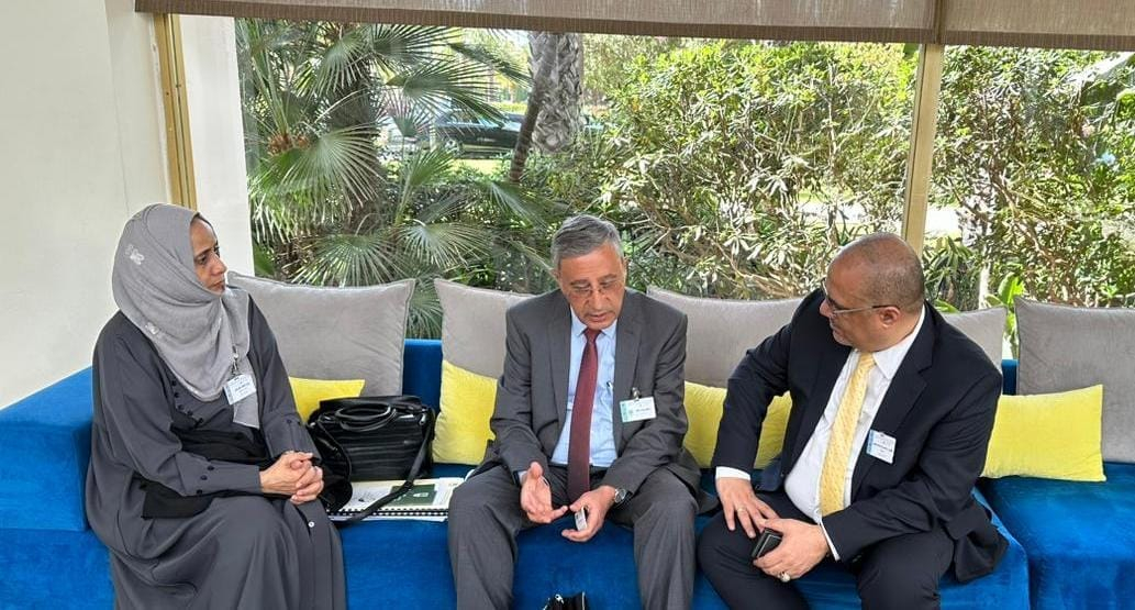  فريق من وزارتي التخطيط والمالية يناقش مع الصندوق العربي حزمة من المشاريع التنموية
