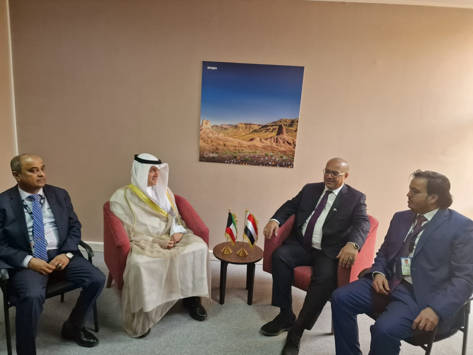  وزراء التخطيط والمالية والكهرباء يلتقون وزير المالية الكويتي
