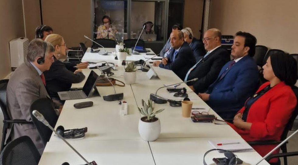  وزراء التخطيط والمالية والكهرباء يبحثون مع مؤسسة التمويل الدولية الاستثمار بمجالات الطاقة والاتصالات