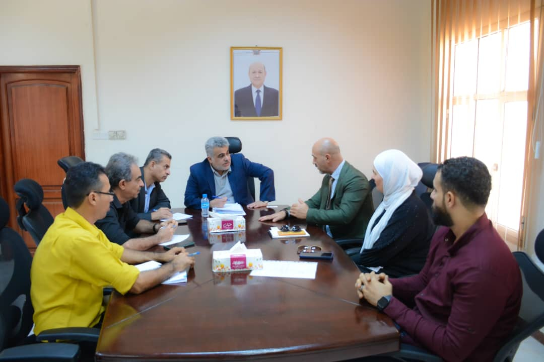  نائب وزير التخطيط يبحث مع مؤسسة" فالار" التدخلات بمطار عدن الدولي