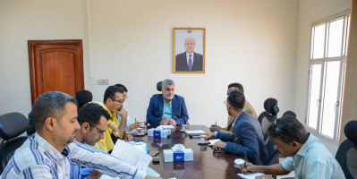  نائب وزير التخطيط يبحث مع ممثلي البرامج الأممية والهلال القطري التدخلات الصحية والانسانية والتنموية