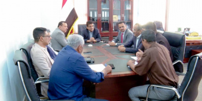  لقاء في المكلا يناقش تحسين الأداء في مكاتب وزارت النفط والتخطيط والخدمة المدنية