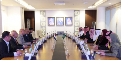 الوزير باذيب يبحث مع نظيره السعودي تعزيز الشراكة الإستراتيجية الرقمية بين البلدين
