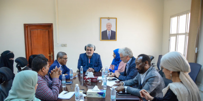 اجتماع بعدن يبحث الخطة الاستراتيجية القطرية لبرنامج الأغذية العالمي للعام ٢٠٢٦ - ٢٠٢٨م