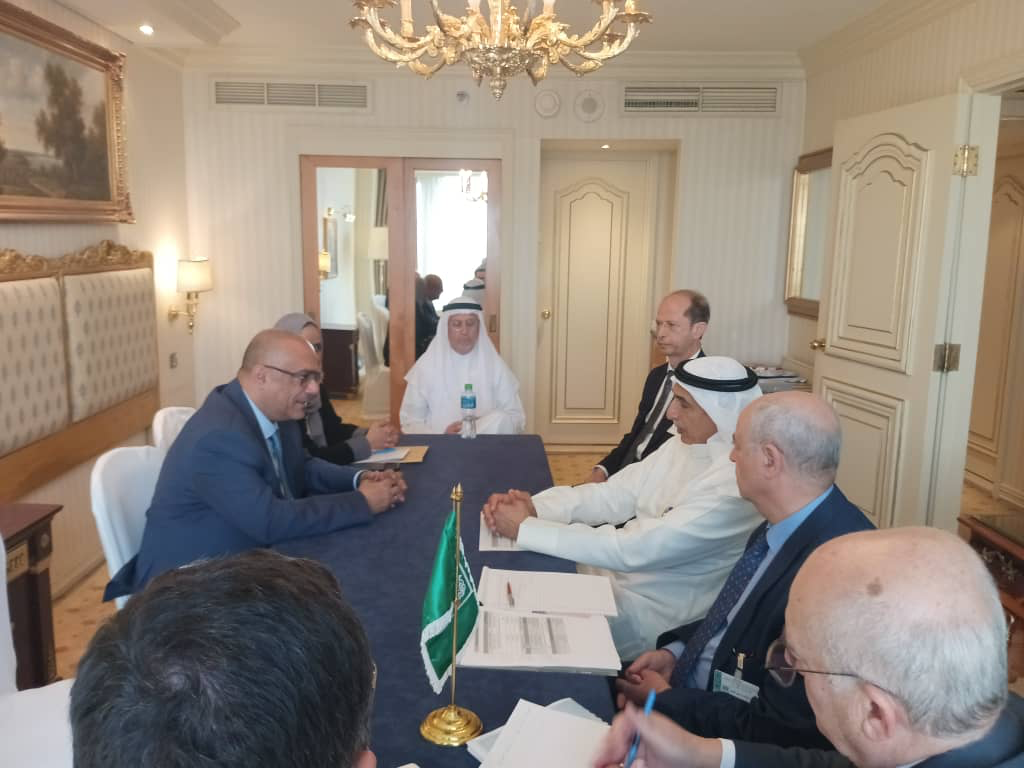 وزير التخطيط يلتقي رئيس مجلس ادارة الصندوق العربي للانماء الاقتصادي والاجتماعي بالكويت