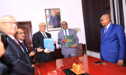 توقيع مذكرة تفاهم بين اليمن وجيبوتي في مجالات الاتصالات وتكنولوجيا المعلومات والتحول الرقمي