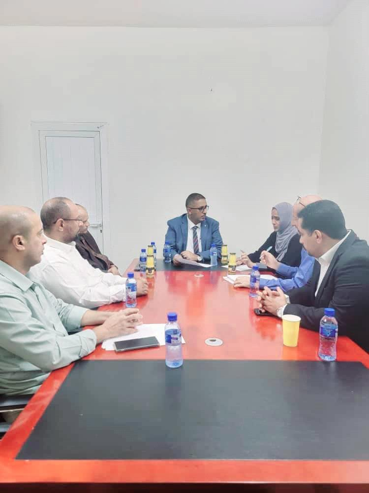 قيادة مؤسسة مطابع الكتاب المدرسي تبحث مع وزارة التخطيط مناقصة توريد ورق طباعي بتمويل كويتي 