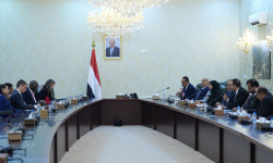 فريق حكومي يناقش مع وفد البنك الدولي تعزيز الشراكة وتوسيع الدعم الخدمي والاقتصادي والتنموي